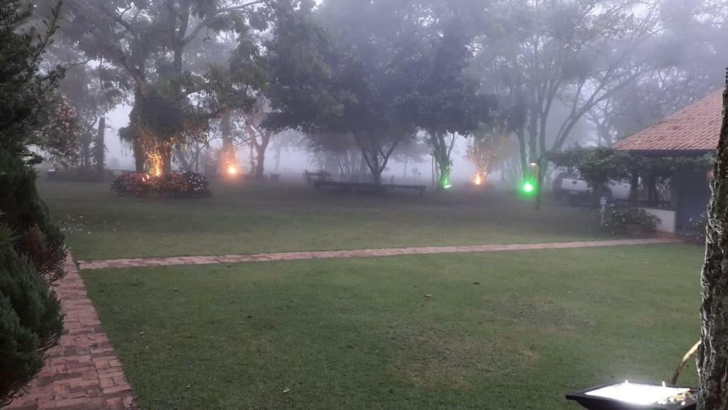 Отель Bosque Da Neblina Шапада-дус-Гимарайнс Экстерьер фото